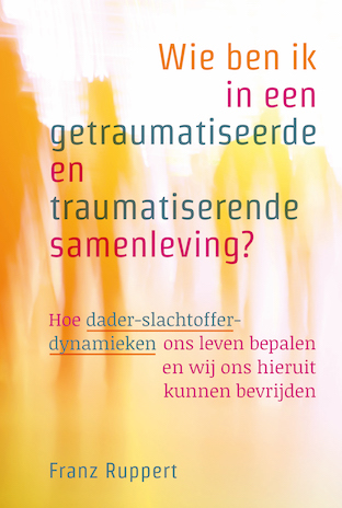 Wie ben ik in een getraumatiseerde en traumatiserende samenleving?, Franz Ruppert Afbeelding van het boek Wie ben ik in een getraumatiseerde en traumatiserende samenleving?